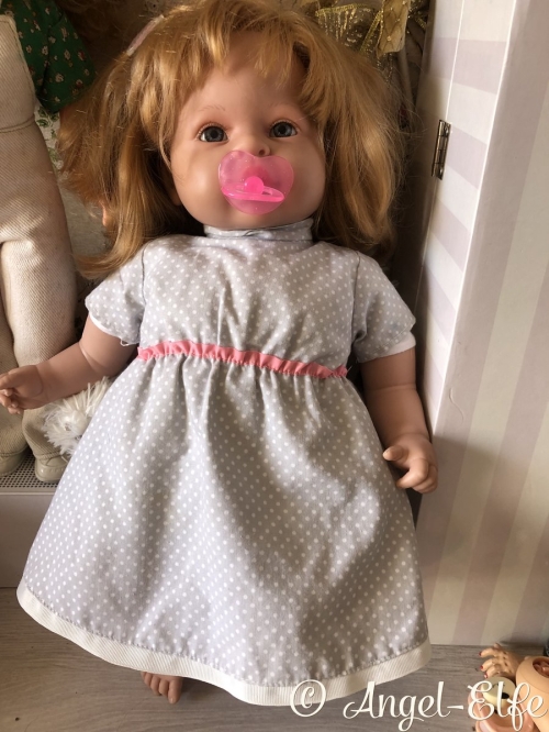 Jolie poupée de 45 cm Arias