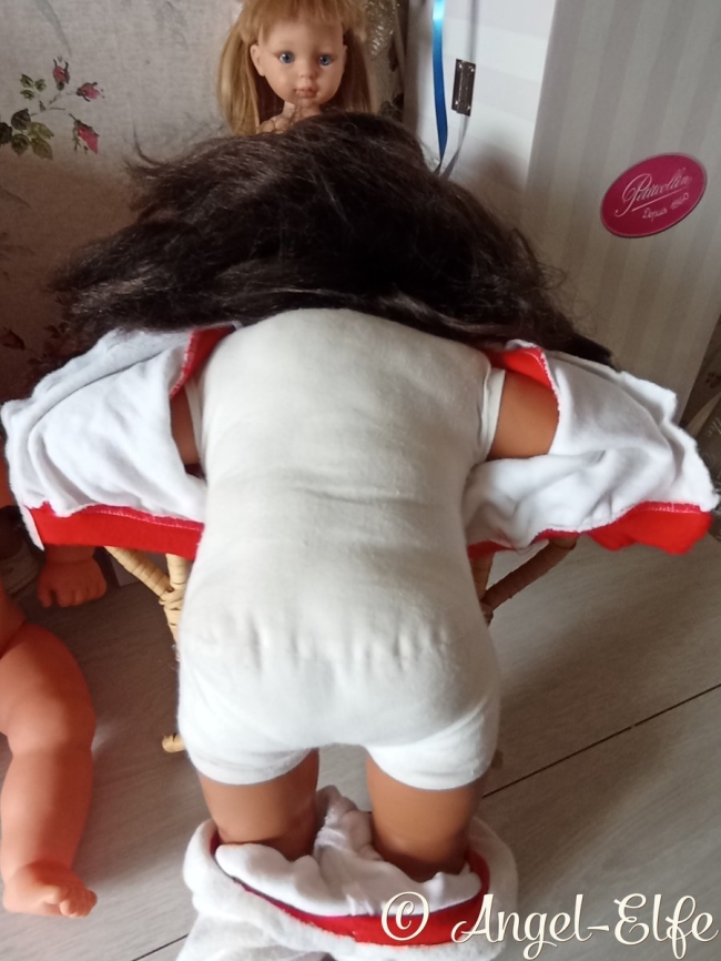 Bébé Famosa, Un petit trésor à la peau brune, pleine de charme et de caractère.